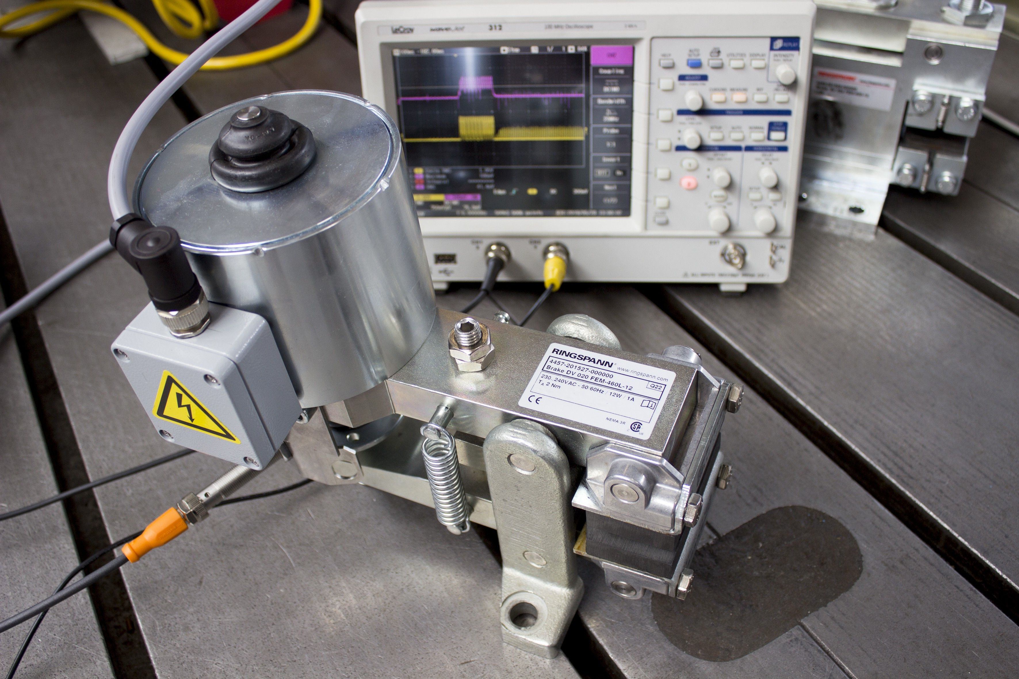 Electrical measurements on an electromagnetic disc brake from RINGSPANN